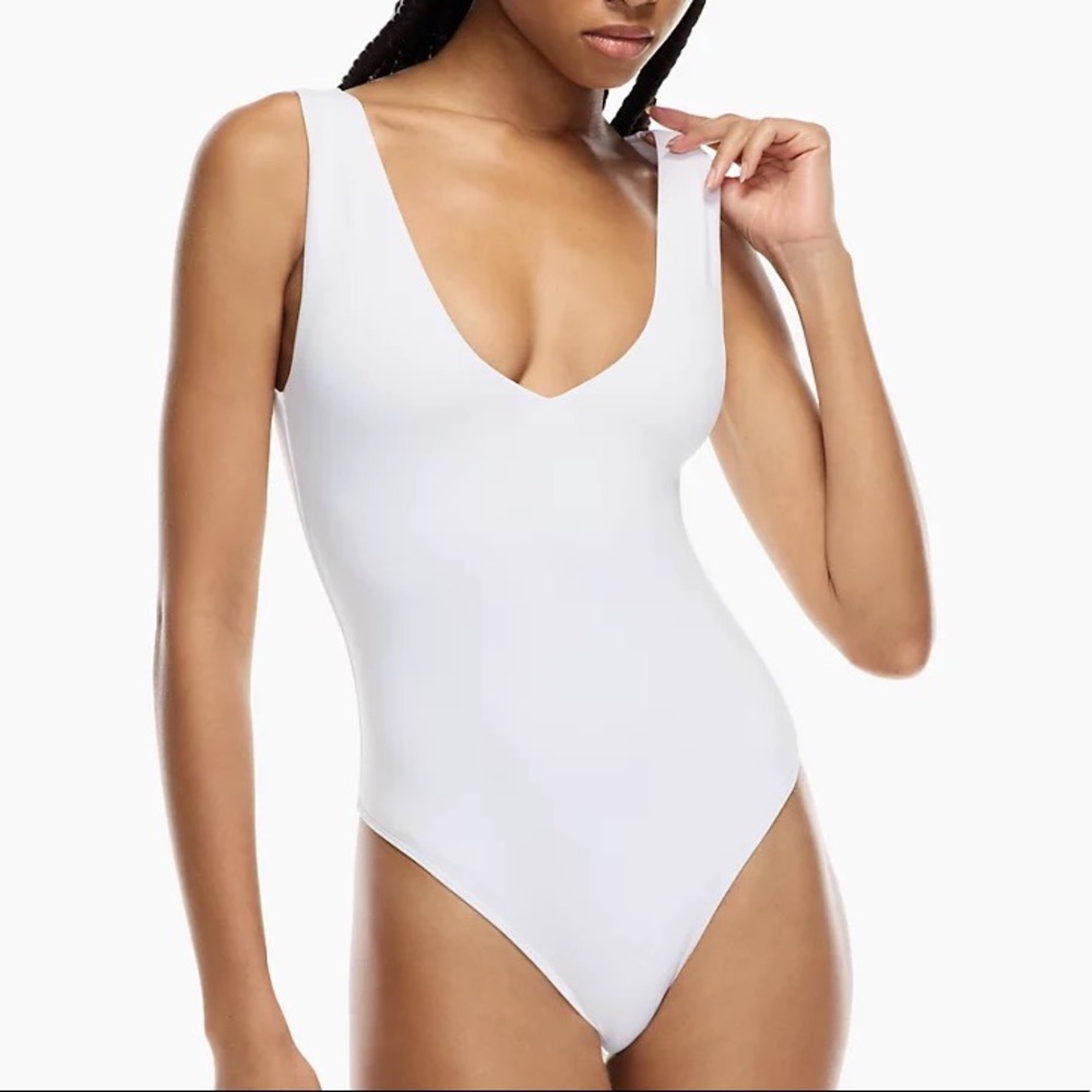 Babaton CONTOUR V-Neck Bodysuit